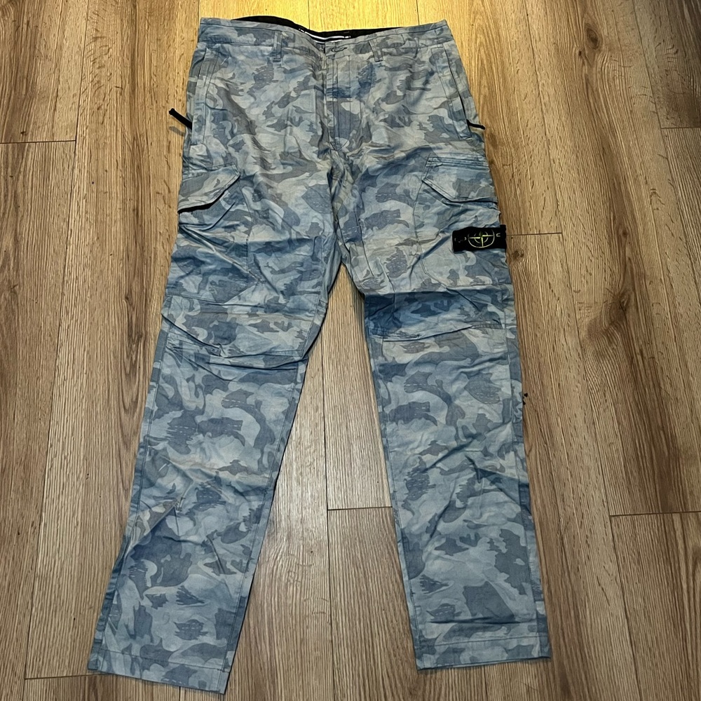 Camo stone Island cargo pants. Waist 31. Good as new